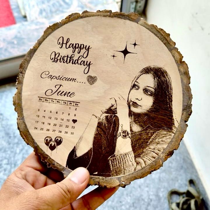 Personalized Natural Wooden Engraved Circle Photo Frame